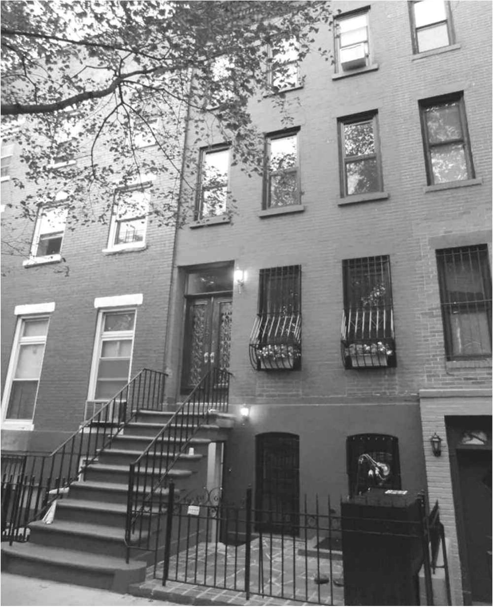 Figure 3: 20 Remsen Street, Brooklyn Heights “Norman Mailer finished edits of The Naked and the Dead in an attic room in this building. The building also serves as the setting for Barbary Shore in which the narrator writes, ‘I would be situated on the top floor beneath a flat roof and have for ventilation but a single window’” (80).